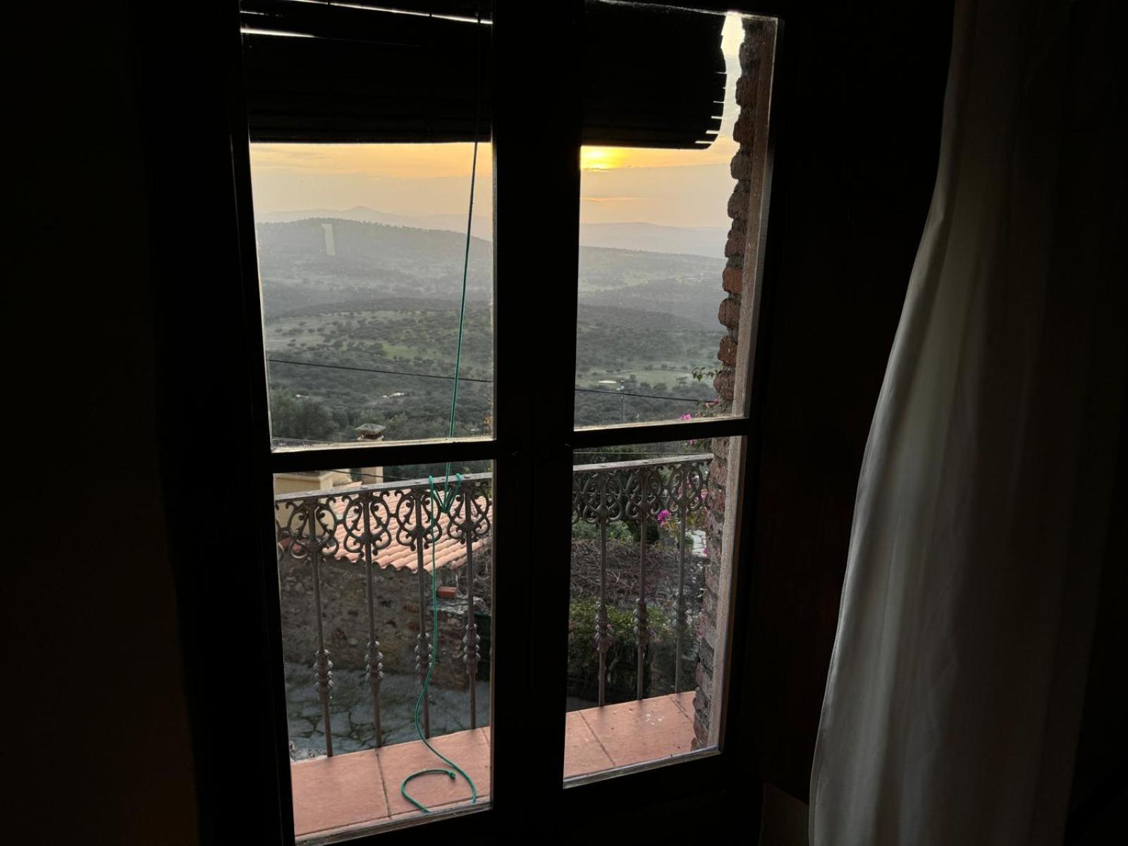 Alma De Villuercas Guest House Cabanas del Castillo Ngoại thất bức ảnh